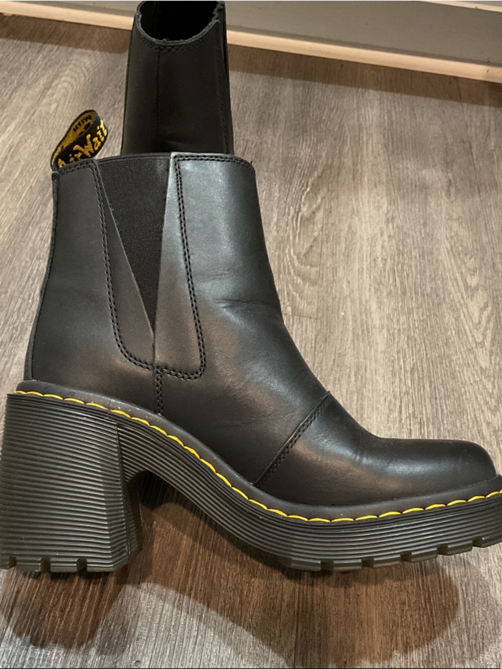 Authentic 💯 DOC MARTENS Black Heeled Chelsea Boots with Yellow Stitching - Women - Picture 6 of 14